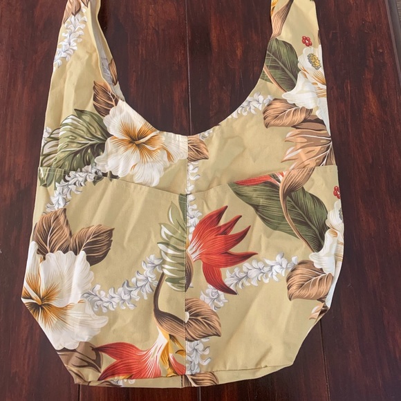 Hawaiian print tote bag with four outside pockets - Picture 2 of 6